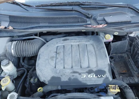 2013 Chrysler Town & Country Touring из США, поврежденный, VIN 2C4RC1BG6DR604565